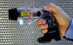 På blot en måned er personer i Canada døde efter brugen af strømpistolen Taser. 