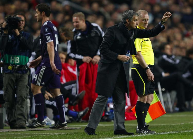 Advarsel. »Det bliver ikke så nemt, som alle forventer, for alle forventer - det gør jeg også selv - at Chelsea går videre«, fortæller Mourinho. 