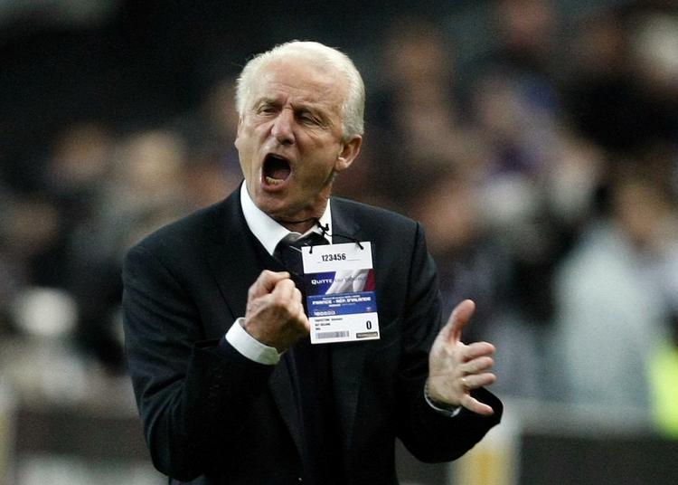 Nedtur. Giovanni Trapattoni måtte i efteråret 2009 se sig slået i de to playoff-kampe mod Frankrig, som havde Thierry Henry i en uheldig rolle som 'håndboldspiller'. 