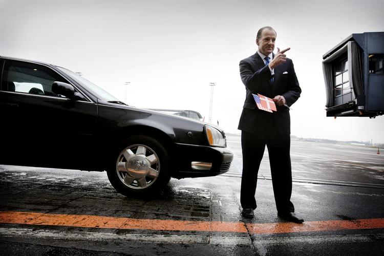 Rolig. USA's tidligere ambassadør nedtoner indholdet af WikiLeaks' offentliggørelse. 