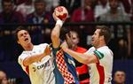 UDLIGNING. Nu har Ivano Balic været i lige så mange EM-semifinaler som Danmark, der med Hans Lindberg og Kasper Nielsen ikke kunne bremse den kroatiske playmaker. 