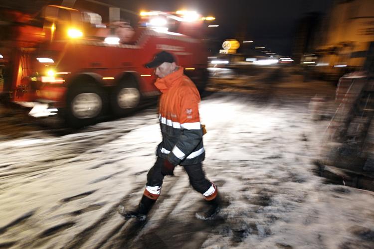 Problemer. Vejret giver store vanskeligheder i disse dage - også for Falck-folkene selv. 
