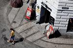Prostitution. Politikerne vil have flere handlede kvinder til at vidne mod deres bagmænd.  Her prostituerede på Istedgade. 