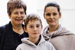Line Caben Christian sen, 32 år, konsultationsSygeplejerske.  Scott, 11 år, og  mormor, Birgit  Christiansen, 61 år, pædagog, Hundested. 