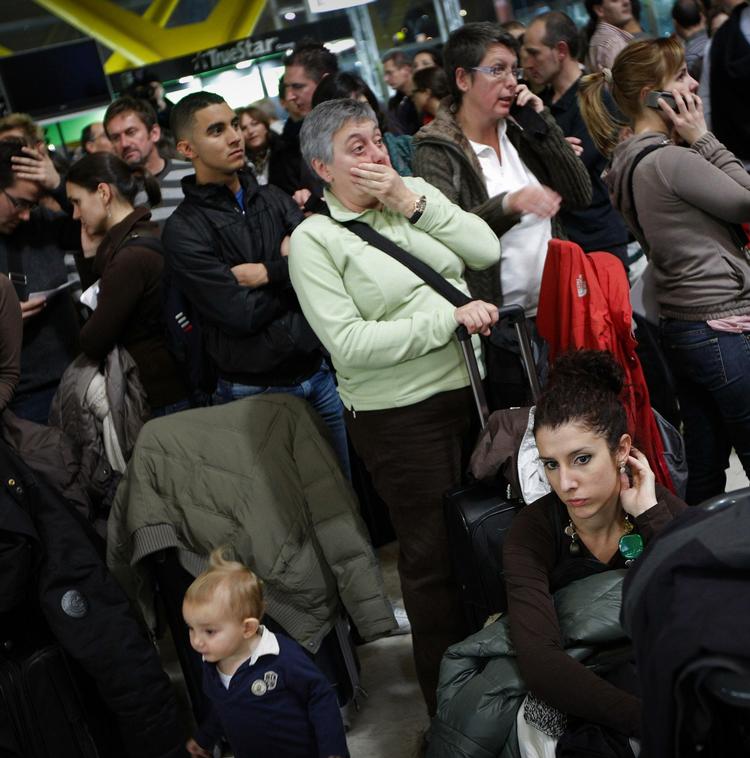 Forsinkelser. Frustrerede passager venter i Barajas-lufthavnen i Madrid. 