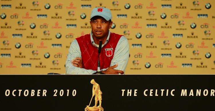 fremgang. Tiger Woods har ændret sit spil og fører Chevron World Challenge. 