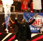 ekspert. Deion Sanders blev hyldet for en måned siden på sin gamle hjemmebane i Atlanta. 