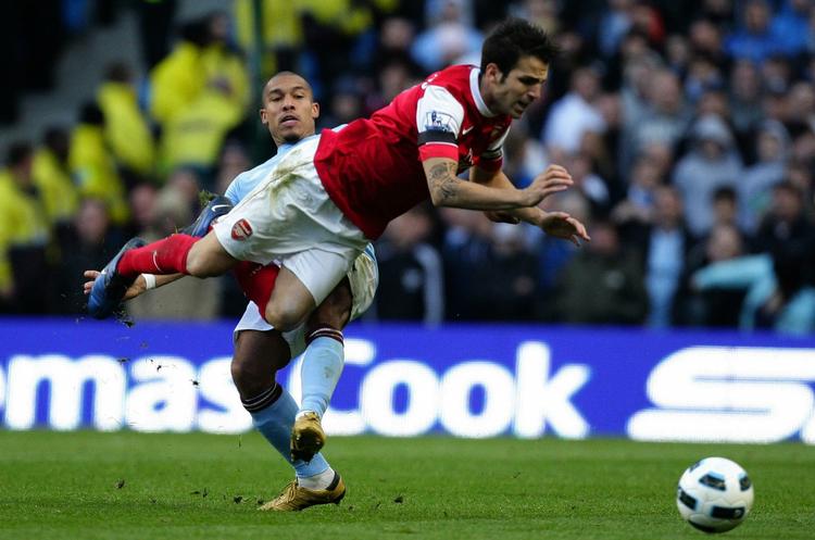 flyvende. Arsenal-anføreren mener, han kan blive klar til braget i Premier League om otte dage. 