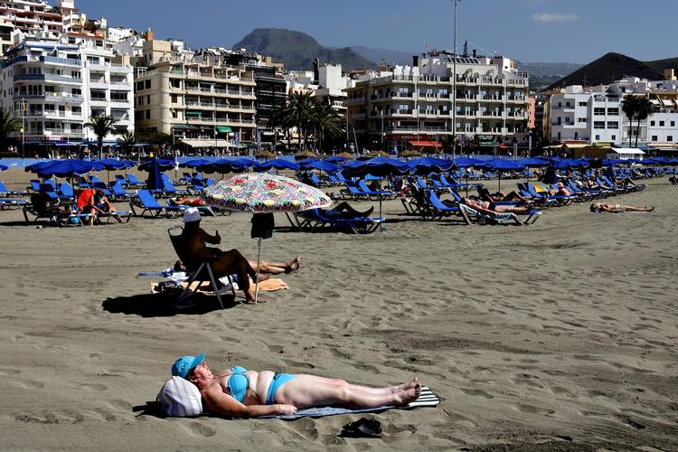 Endelig. De op mod 8.000 danskere, der har været berørt af arbejdsnedlæggelsen i de spanske lufthavne, er endelig på vej til varmere himmelstrøg i Spanien. 