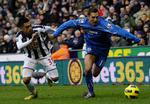 Forgæves. Peter Løvenkrands (t.h.)  scorede for Newcastle, men det var ikke nok til point i Birmingham mod West Bromwich. 