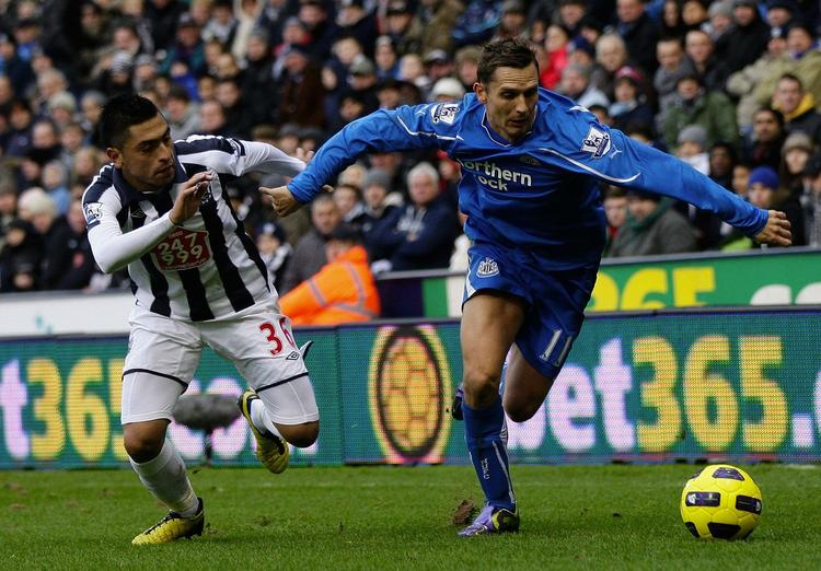Forgæves. Peter Løvenkrands (t.h.)  scorede for Newcastle, men det var ikke nok til point i Birmingham mod West Bromwich. 