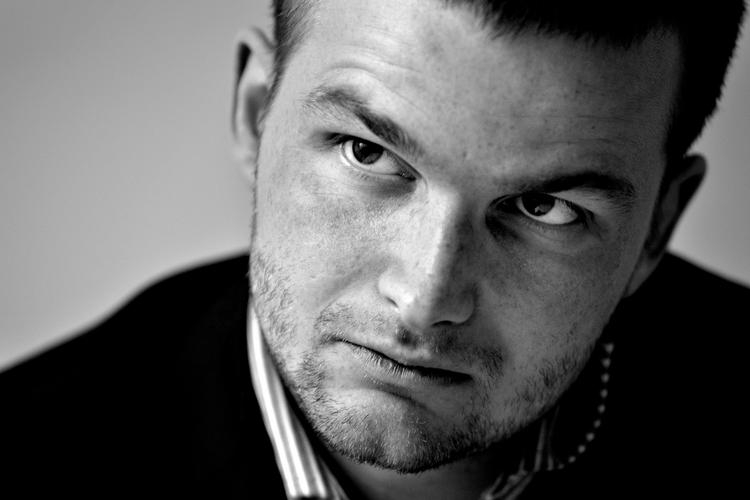 Thor tordner mod bl.a. Politikens kommentatorer. Men Venstres politiske ordfører Peter Christensen skriver i en kommentar i avisen i morgen, at Thor Möger Pedersens kritik er udtryk for DKP-metoder. 