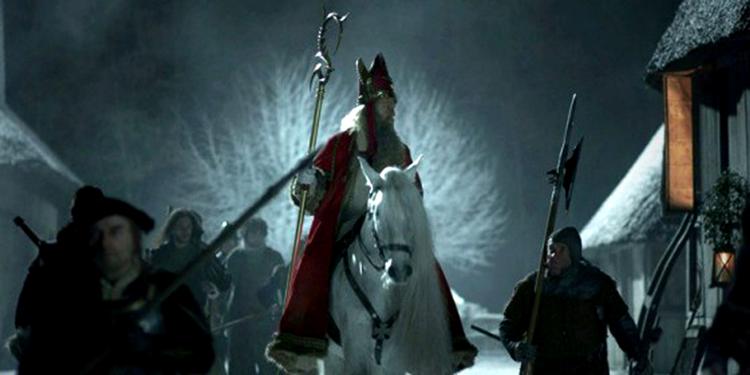 Værdikamp. Instruktør Dick Maas har fået uventet PR-hjælp af en kritisk kollega og klagestorm over hans nytolkning af julemandsmyten, som tages meget alvorligt i Holland. Siden premieren har 'Sint' trukket mere end 200.000 mennesker i biografen. Foto fra film 