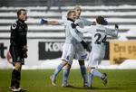 Jubel. Sønderjyderne fejrer Mustafa Kucukovic' (i midten) scoring i slutningen af 1. halvleg. 