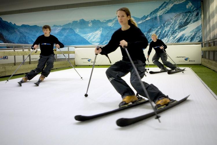 STARTHJÆLP. Giver det pote at køre på rullende tæpper inden skiferien? Vi tester på torsdag. 