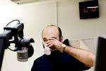 vært. Ehsan Noroozi er en af studieværterne på radiostationen Din Gata,  som er meget populær blandt skånske radiolyttere med anden etnisk baggrund. 