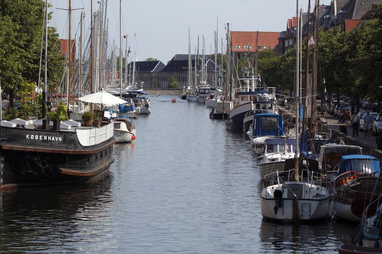 MILJØ. Københavns Kommune vil nu med et nyt broregelsæt redde Christianshavns Kanals maritime miljø, når flere nye broer kommer til at spærre adgangen til inderhavnen. 