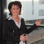 Hovedsag. Kirsten Lyhne har startet facebookgruppen 'Vi vil gå med tørklæde' og opfordrer kvinder til at iføre sig tørklæder i morgen i protest mod tørklædedebatten. FOTO: PRIVAT 