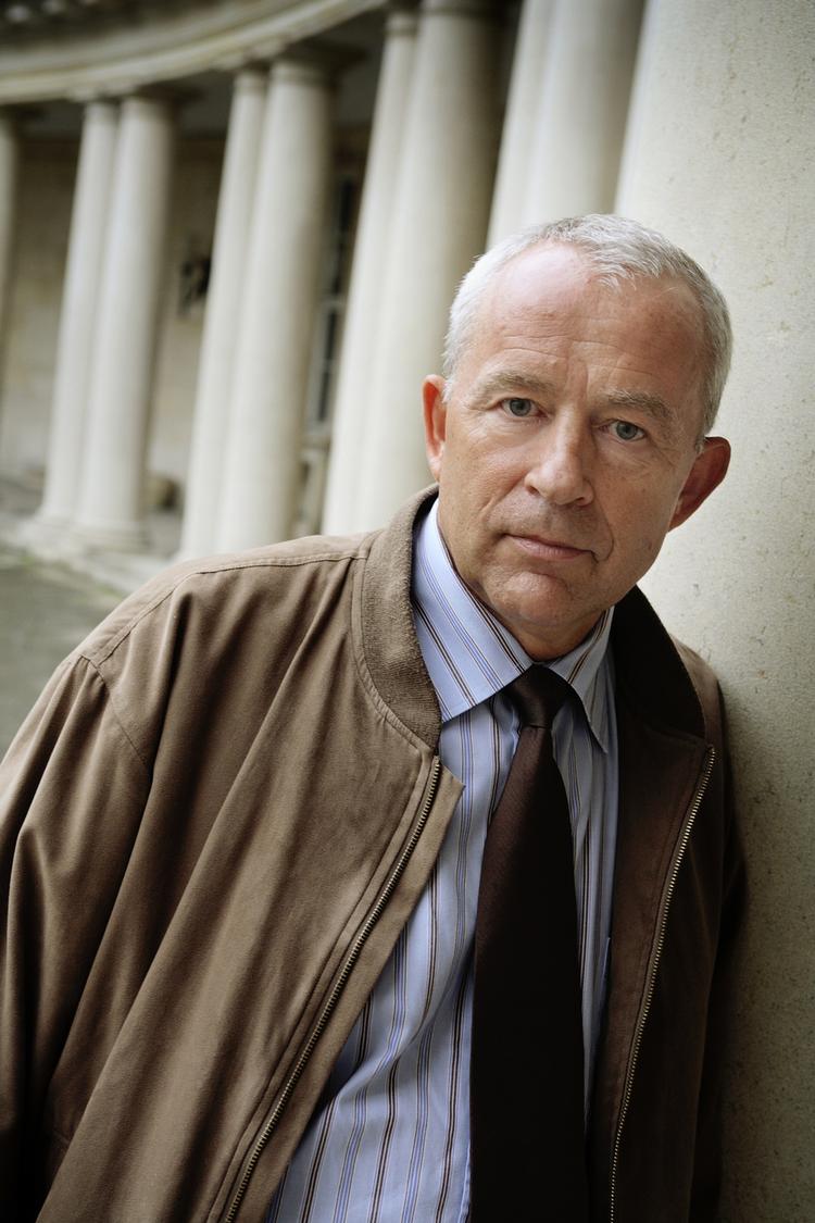 Protest. Efterforskningsleder Ove Dahl meldte sig angiveligt syg, da politiledelsen ikke straks ville involvere offentligheden i opklaringen af drabs- og voldtægtssagen fra Amager. 