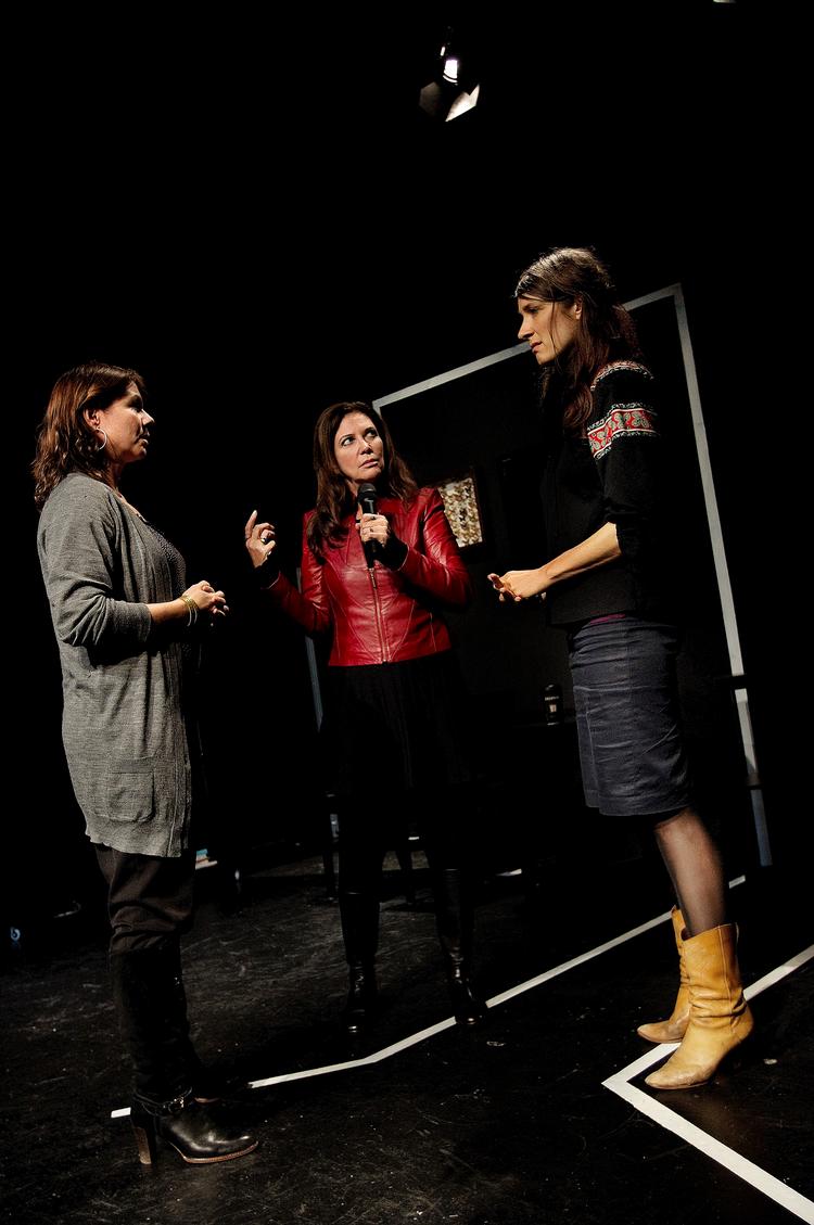 Forestilling. Ivana Chubbuck fandt frem til grundsmerten hos skuespillerne Anne-Louise Hassing (tv.) og Charlotte Munck (th.). 