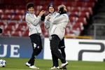 Humør. Cesar Santin (t.h.) starter muligvis på bænken mod Panathinaikos. 