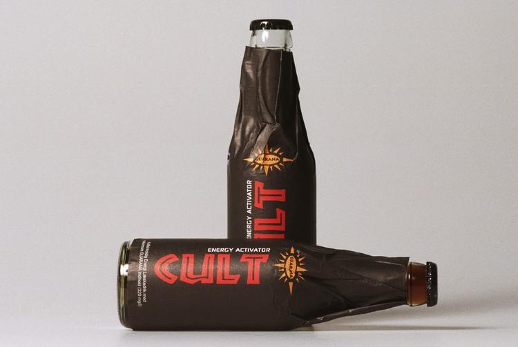 Cult, Red Bull og andre energidrikke bør ikke indtages af børn, mener eksperter. Nu lægger EU op til, at der skal være advarsler på flasker og dåser. Cult (billedet) påfører nu teksten: 'Er ikke egnet til børn, gravide, ammende eller personer, som er overfølsomme overfor koffein'. 