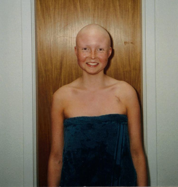 kræft. Mette de Fine Licht fik konstateret kræft, da hun var på vej i 1.g. Nu har hun skrevet den bog, hun selv manglede, da hun var syg. 