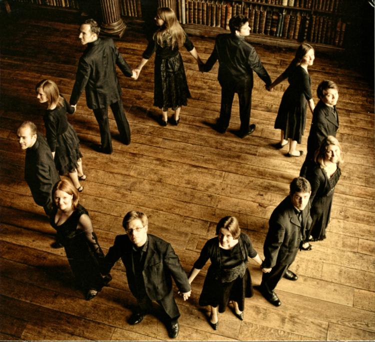 Det engelske vokalensemble Stile Antico leverer dette års klassiske  juleplade med toner af gamle drenge som Thomas Tallis og William Byrd.  Foto: Fra cd-omslaget 