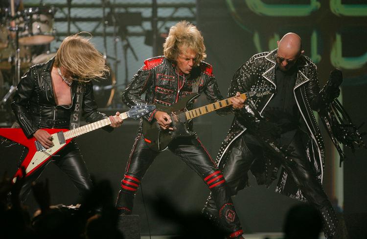 METALMUSIK. Arkivfoto af Judas Priest under VH1 Rock Honors-show i Las Vegas. Musikken må læserne tænke sig til - men den skal være høj. 