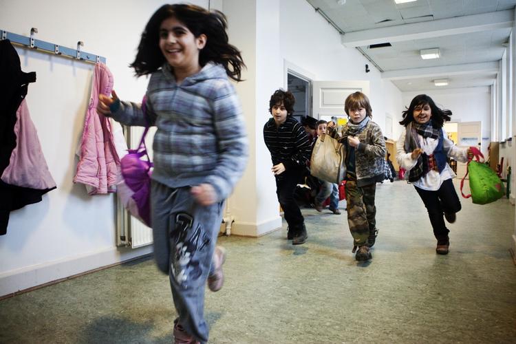 FOLKESKOLE. Eleverne på Amager Fælled Skole stormer frem, selv om en Pisa-undersøgelse viser, at danske skoleelevers færdigheder er stagneret. 