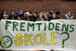 DEMONSTRATION. Eleverne fra Amager Fælledvejs Skole protesterer mod de kæmpeklasser, regeringen vil tillade med en ny skolereform. 