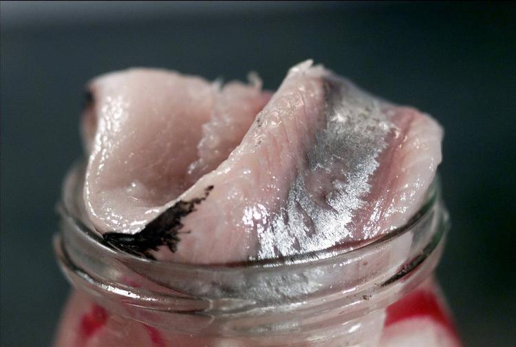 Gammeldags. Gammeldags modnet marineret sild er klart at foretrækker, afgjorde enigt testpanel. 