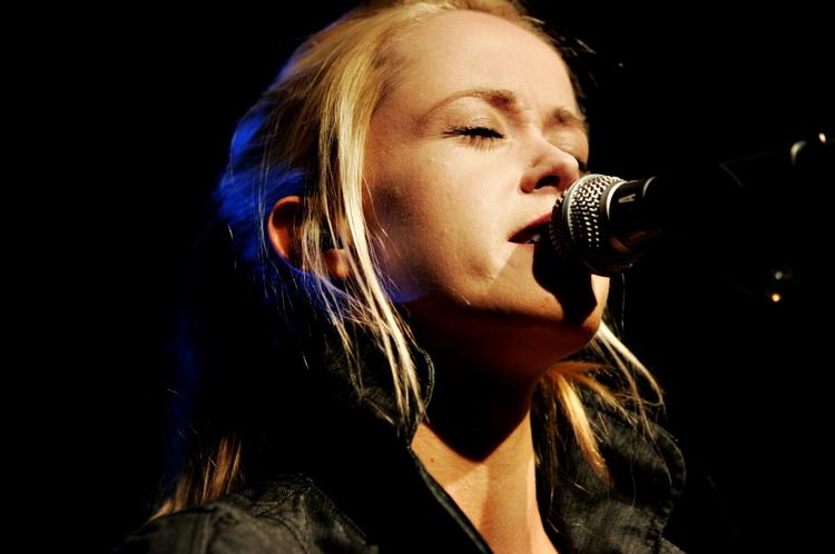 Open-wide. Tina Dickow er ikke en af dem, der koster skatteyderne mest. Det er de klassiske kunstnere og underviserne, der bliver mest forgyldt, men også den rytmiske musik bliver støttet godt af det offentlige. 