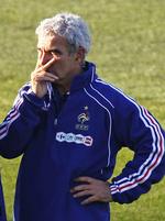 udskældt. Raymond Domenech var aldrig en populær fransk landstræner, men filmen knækkede først helt, da de franske spillere gik i strejke efter trænerens sammenstød med Nicolas Anelka under VM. 