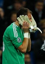Av. Jerzy Dudek måtte forlade Bernabeu-arenaen med store smerter. 