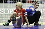 rygraden. Målvogter Karin Mortensen og Rikke Skov er de to mest rutinerede spillere på det danske hold. 