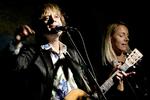 Hvis man er ved at brænde inde med et kulturelt arrangement på grund af finansielle kvaler, er det nu man skal slå til. Kommunen deler penge ud til tirsdagskultur. Her ses  musikerne Tobias Trier og Alberte Winding ved en koncert i Huset i Magstræde. 