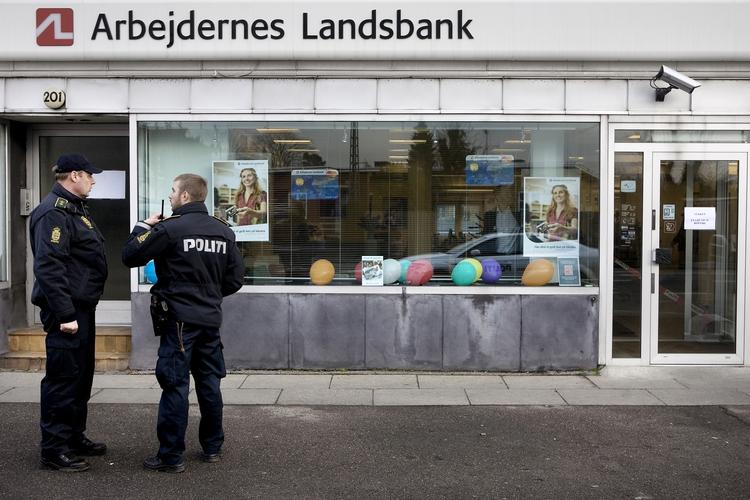 Undersøgelsen, der liugger bag kåringen af landets bedste bank er lavet af CEM Institute på grundlag af 13.000 interview. Lokalbankerne er ikke med i undersøgelsen. 