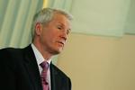 Solooptræden. Formanden for priskomiteen, Thorbjørn Jagland, mødte pressen uden Nobelfestens hovedattraktion - vinderen af Fredsprisen Liu Xiaobo. 