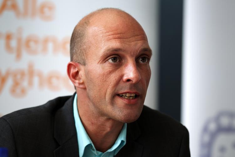 AFGØRENDE. Per Ørum Jørgensen sidder en det afgørende mandat, der kan udløse et krav til regeringen om, at alt skal lægges frem i hospitalssagen. Han holder dog hånden over regeringen. 