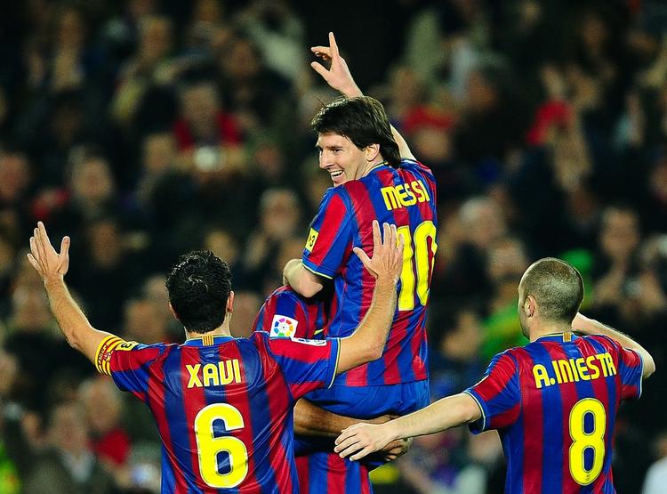 Trio. Messi (øverst) fik Den Gyldne Bold sidste år og er nu under pres fra sine to holdkammerater. 