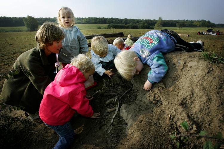 Fleksibilitet. Danskerne er et folk af fritidskæmpere, der værner om deres tid uden for arbejdspladsen. Derfor vil det blive en stor politisk udfordring at øge arbejdstiderne: Kvinder er særligt uvillige til at forlænge den faste arbejdstid. Arkiv 