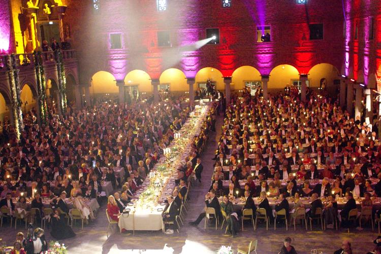Fest. 1300 deltog i Nobelfesten på Stockholms rådhus. 