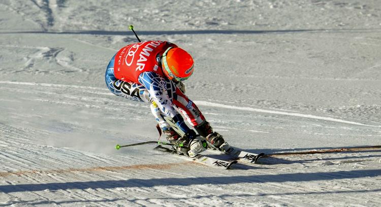 mål. Ted Ligety krydser målstregen som vinder af dagens storslalom World Cup-løb. 