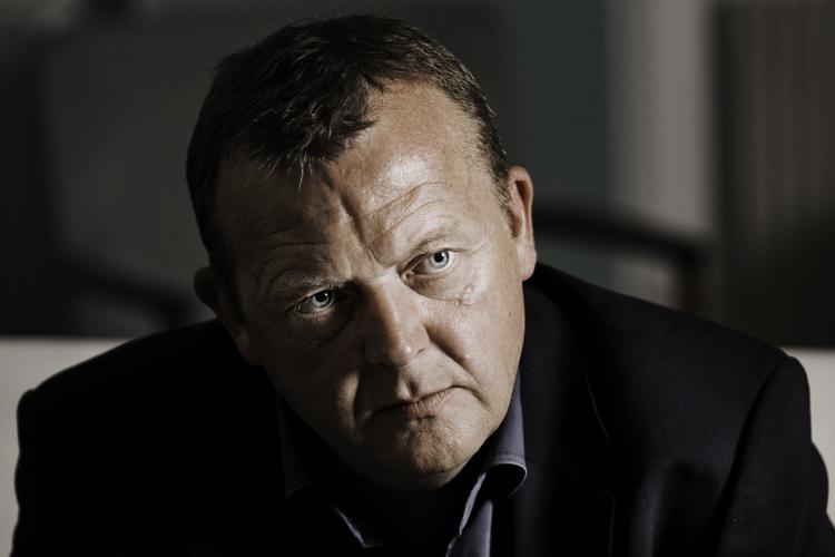 betingelser. Statsminister Lars Løkke Rasmussen (V) vil kun tale sygehuse i en debat med Villy Søvndal (SF). 