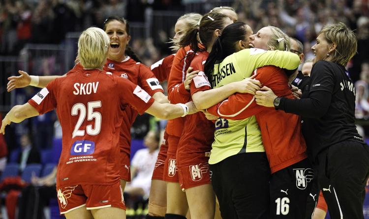 Gruppekram. Rikke Skov (25) og holdkammeraterne går til kampene i mellemrunden med maksimal selvtillid. 