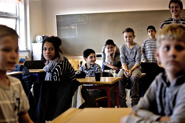 Timetab. Skolelever fra Nymarkskolen i Slagelse har i lighed med landets øvrige elever for få undervisningstimer, mener skolelærer Tobias Zimling Kristiansen. 