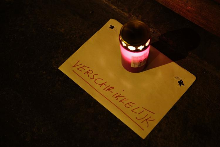 Chok. 'Forfærdeligt' står der på den seddel, som en hollænder har placeret foran den vuggestue, hvor manden arbejdede som vikar. 