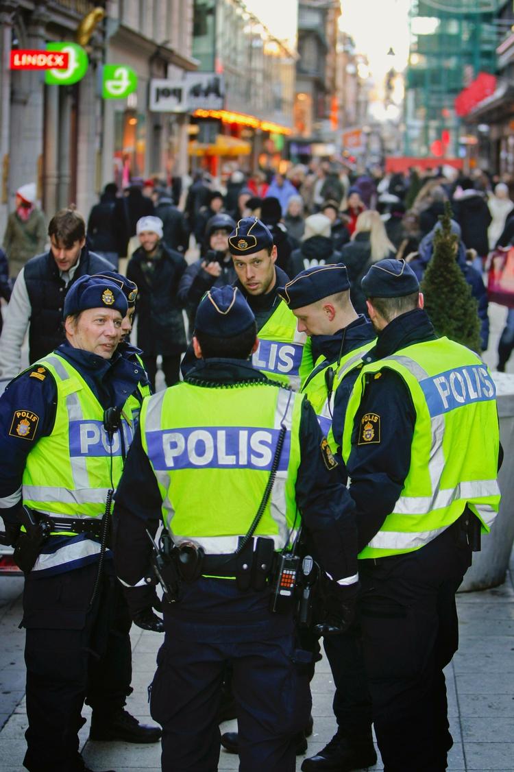 Angreb. Lørdag eftermiddag blev den svenske hovedstad Stockholm ramt af et terrorangreb. Udover gerningsmanden blev ingen dræbt. 