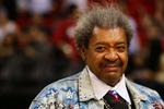 farverig. Don King har adskillige domme og anklager om økonomisk svindel i bagagen. Men han rejser også med ammunition til sine pistoler. 